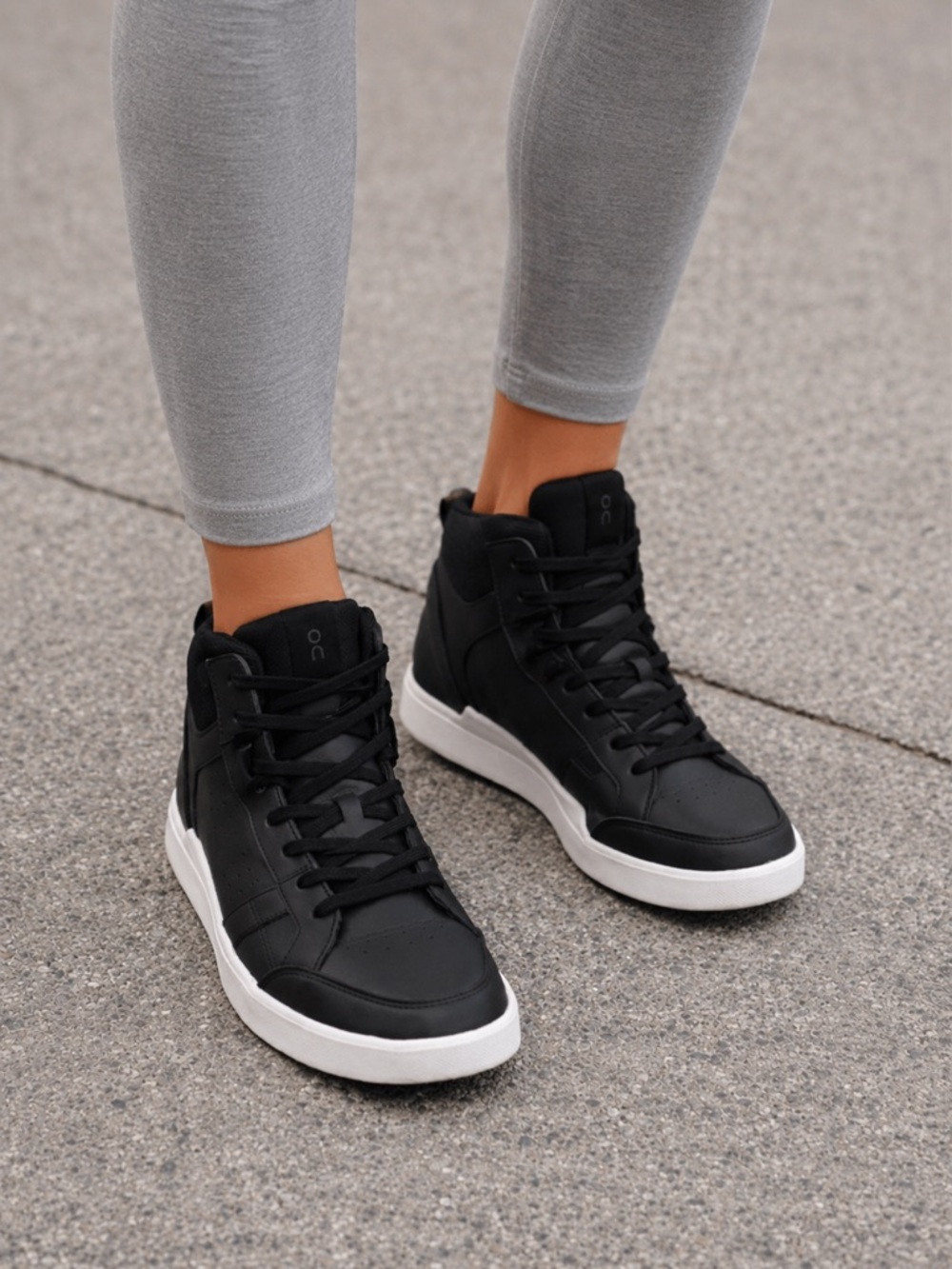 On Running THE ROGER Clubhouse Mid Black Eclipse Sneakers Women’s 8.5 202